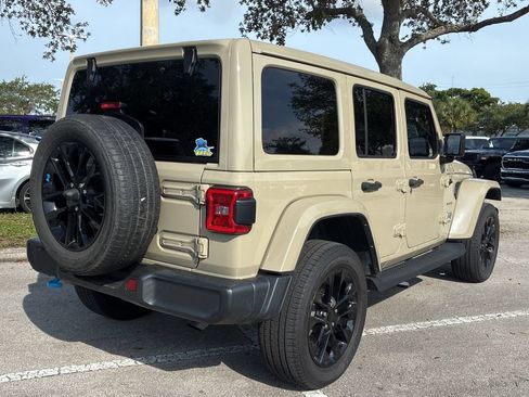 Used 2022 Jeep Wrangler Unlimited Sahara AWD/4WD image 7