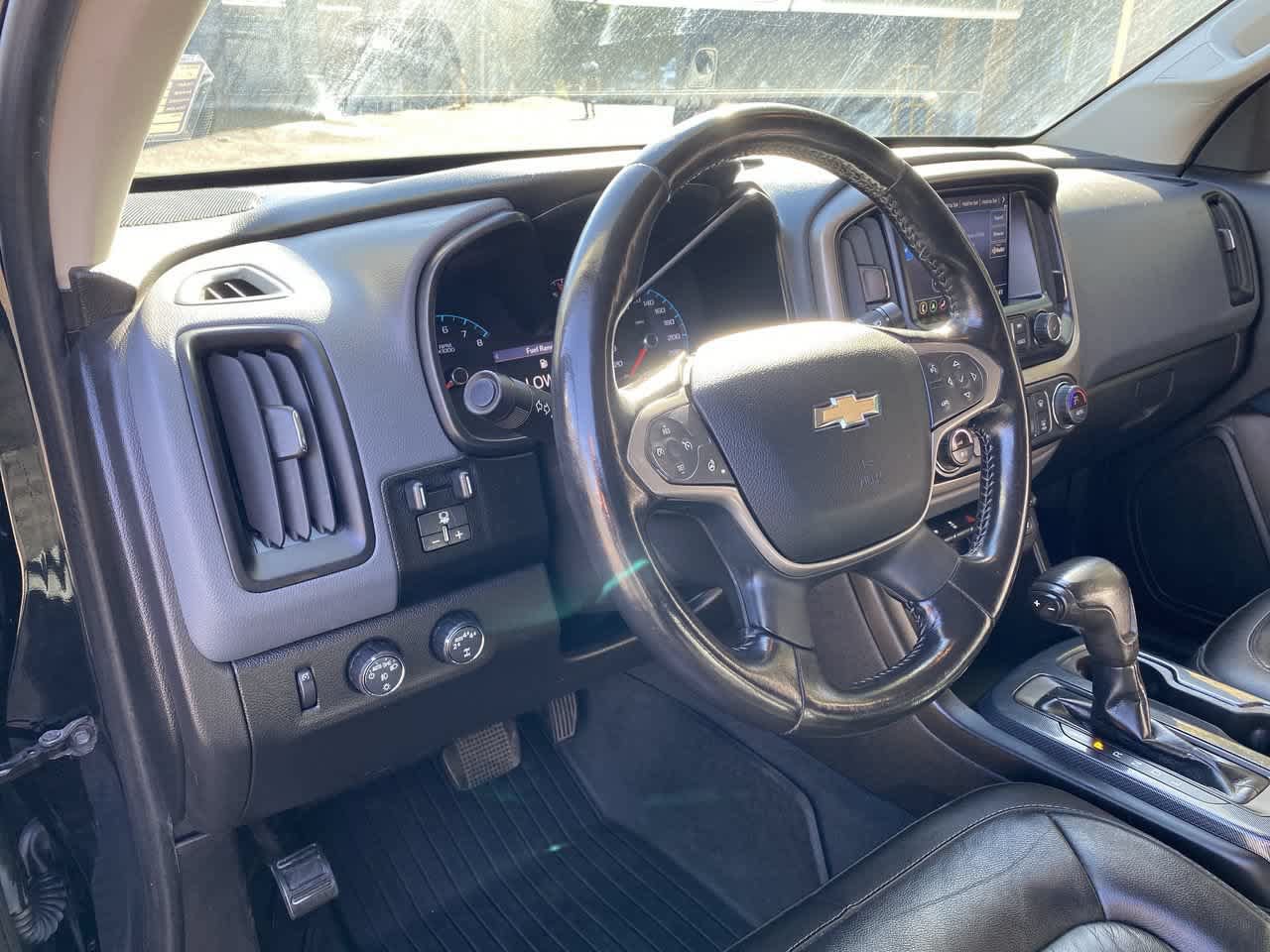 Used 2019 Chevrolet Colorado Z71 w/ Z71 Midnight Edition AWD/4WD image 2