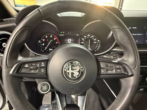 Used 2022 Alfa Romeo Stelvio Ti image 21