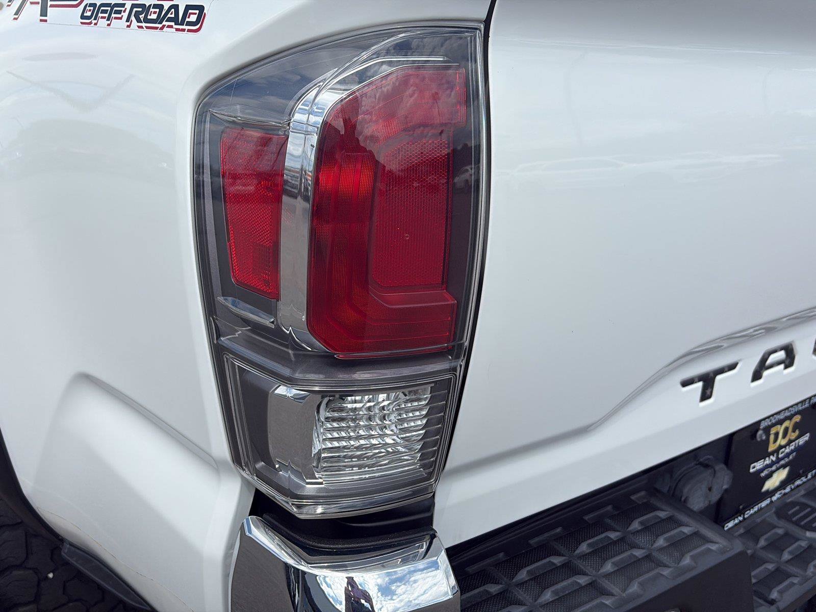 Used 2022 Toyota Tacoma TRD Off-Road AWD/4WD image 15