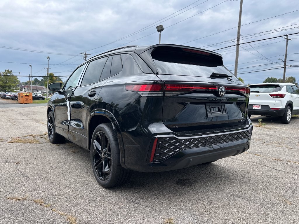 New 2026 Volkswagen Tiguan SE R-Line AWD/4WD image 2