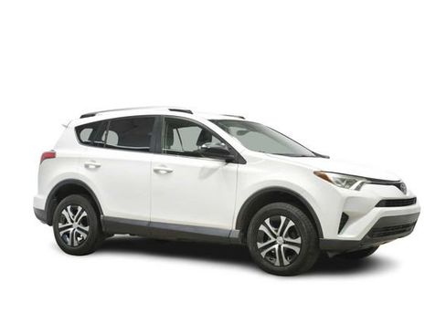 Used 2018 Toyota RAV4 LE FWD image 2