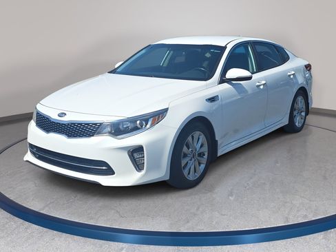 Used 2018 Kia Optima S FWD image 1