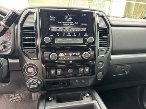 Used 2021 Nissan Titan PRO-4X w/ Pro-4x Convenience Package AWD/4WD image 10