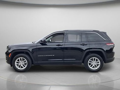 Used 2023 Jeep Grand Cherokee Laredo X AWD/4WD image 3
