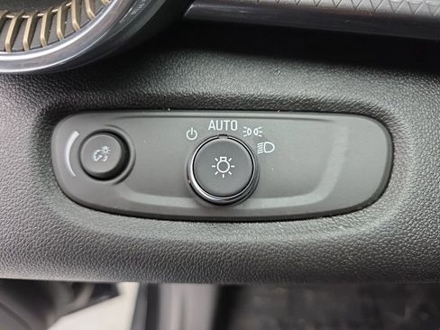Used 2025 Chevrolet Trax ACTIV FWD image 18