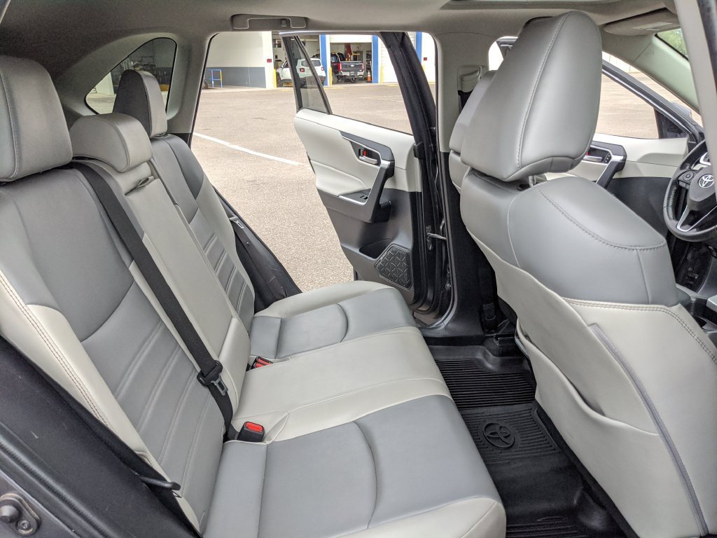 Used 2019 Toyota RAV4 XLE Premium w/ Cold Weather Package AWD/4WD image 19