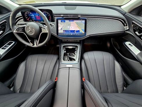 Used 2025 Mercedes-Benz E 350 4MATIC Sedan image 9