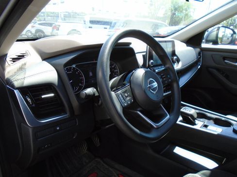 Used 2021 Nissan Rogue SV AWD/4WD image 14
