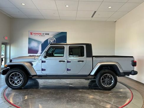 Used 2020 Jeep Gladiator Overland w/ Dual Top Group AWD/4WD image 3
