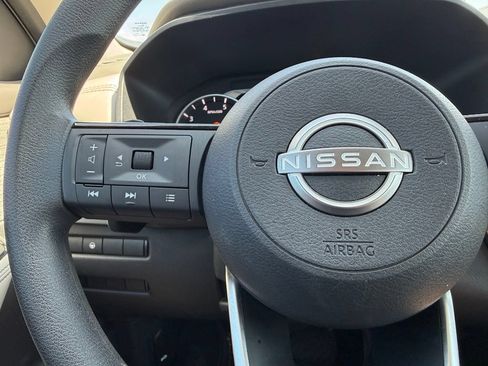 Used 2023 Nissan Rogue SV FWD image 23