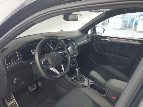 Used 2022 Volkswagen Tiguan SE R-Line AWD/4WD image 2