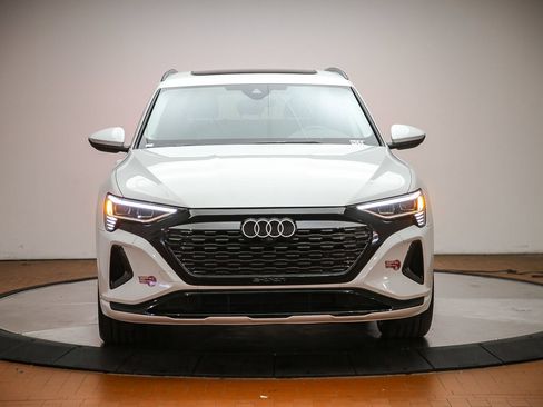 Certified 2024 Audi Q8 e-tron Premium AWD/4WD image 7