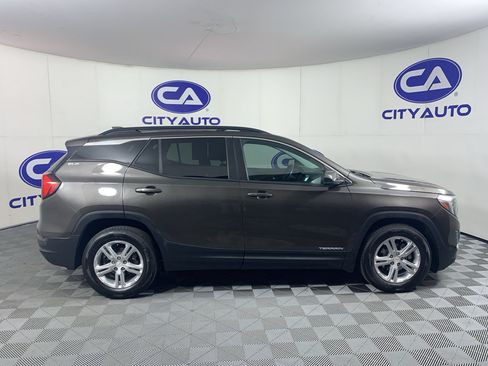 Used 2020 GMC Terrain SLE w/ Driver Convenience Package FWD image 2