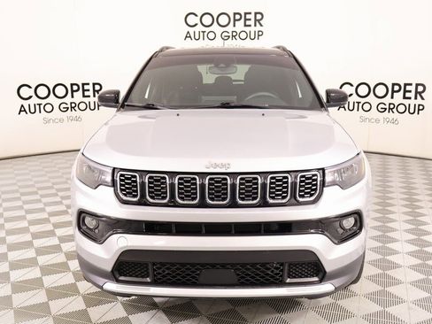 Used 2025 Jeep Compass Limited image 9