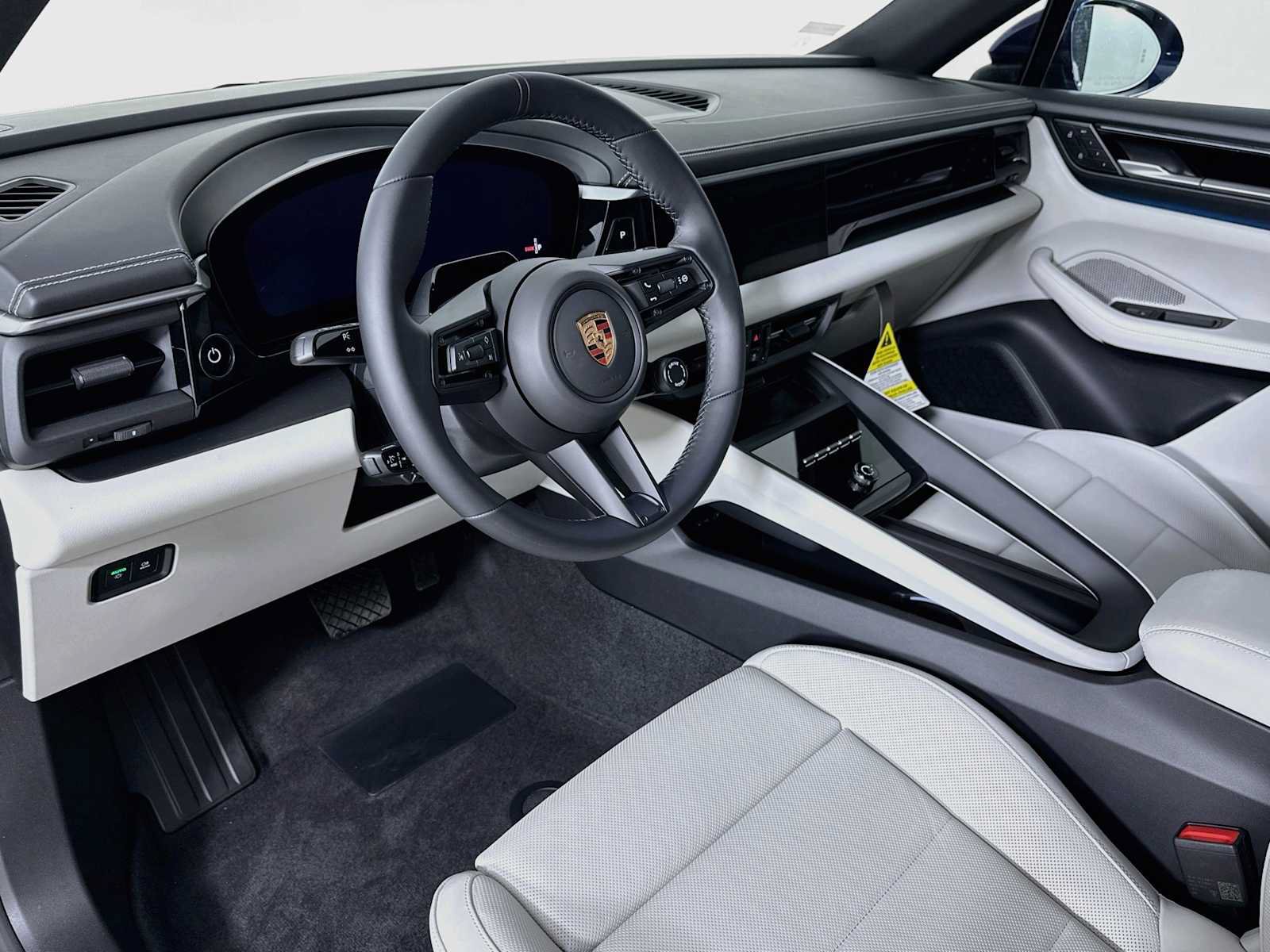 Used 2026 Porsche Macan Electric RWD image 4