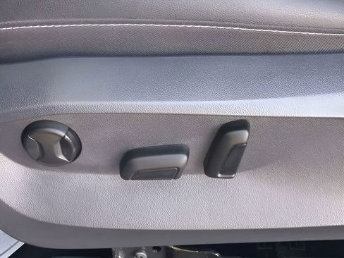 Used 2024 Volkswagen Taos SE image 19