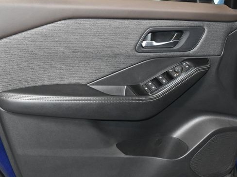 Certified 2023 Nissan Rogue SV image 4