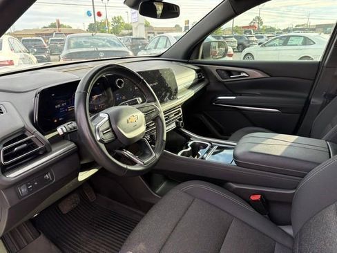 Used 2024 Chevrolet Traverse LS FWD image 14