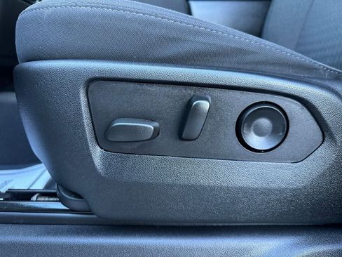 Used 2022 Chevrolet Silverado 1500 LT image 10