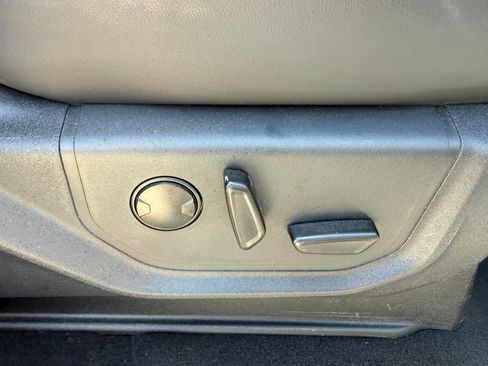 Used 2024 Ford Expedition XLT RWD image 38