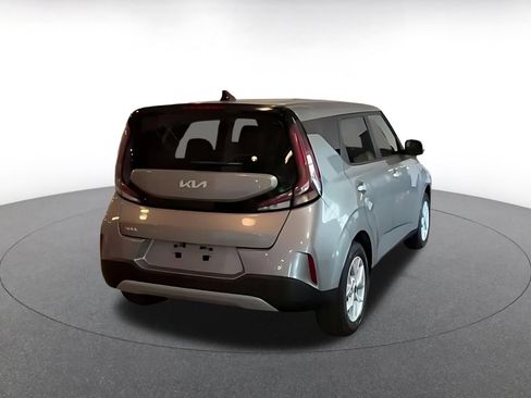 Used 2025 Kia Soul LX w/ LX Technology Package FWD image 12