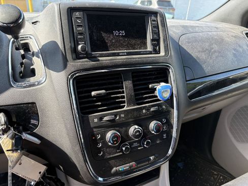 Used 2018 Dodge Grand Caravan SXT FWD image 11