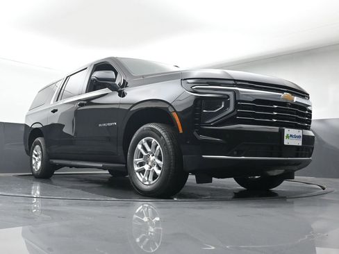 New 2026 Chevrolet Suburban LT w/ Comfort Package image 29