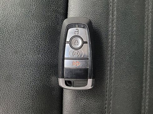 Used 2017 Ford Edge SEL w/ Equipment Group 201A image 32