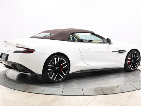 Used 2015 Aston Martin Vanquish Volante RWD image 50