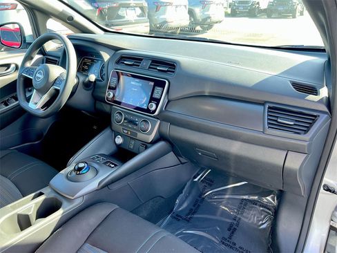Used 2023 Nissan Leaf S image 15