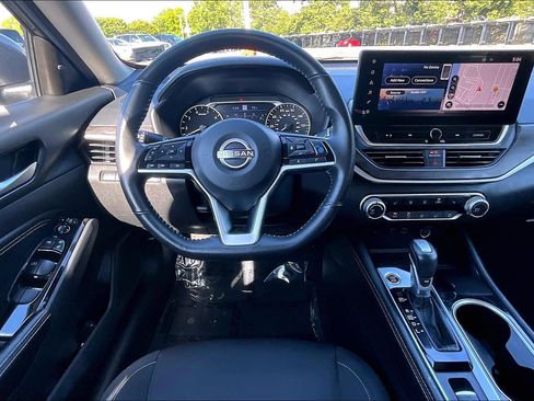 Used 2023 Nissan Altima 2.5 SV w/ SV Premium Package AWD/4WD image 5