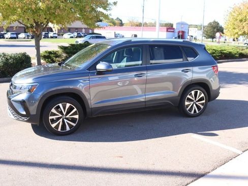 Used 2022 Volkswagen Taos SE image 5