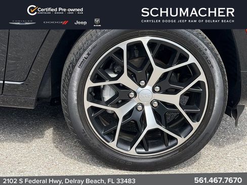 Used 2023 Jeep Grand Cherokee Summit AWD/4WD image 9