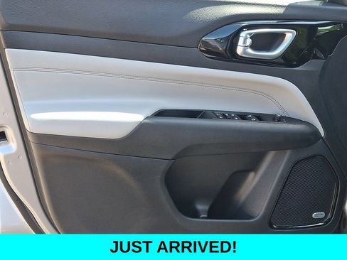 Used 2023 Jeep Compass Limited w/ Sun and Sound Group AWD/4WD image 13