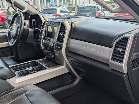 Used 2019 Ford F250 Lariat w/ Lariat Ultimate Package AWD/4WD image 15