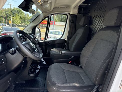 Used 2025 RAM ProMaster 2500 w/ U-Haul Equipment Group FWD image 9