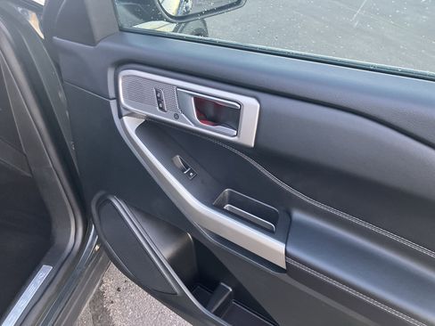 Used 2023 Ford Explorer Limited w/ Equipment Group 301A image 10