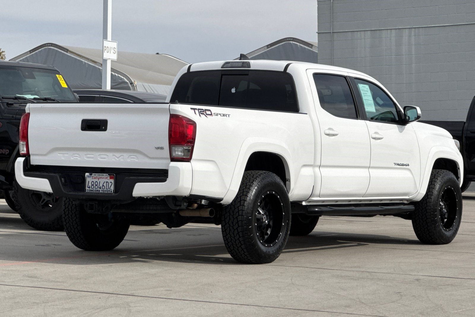 Used 2017 Toyota Tacoma SR5 RWD image 9