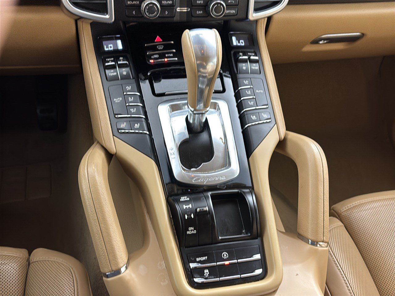 Used 2014 Porsche Cayenne Platinum Edition AWD/4WD image 21