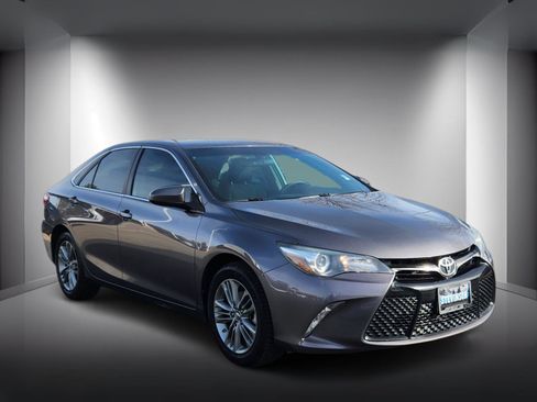 Used 2016 Toyota Camry SE image 4