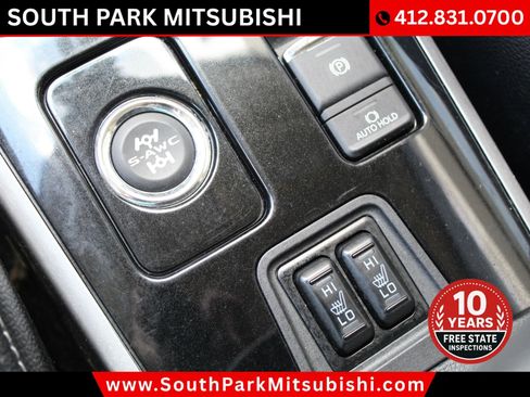 Used 2017 Mitsubishi Outlander SEL AWD/4WD image 26