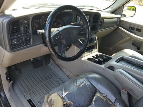 Used 2005 Chevrolet Tahoe Z71 w/ Preferred Equipment Group AWD/4WD image 19