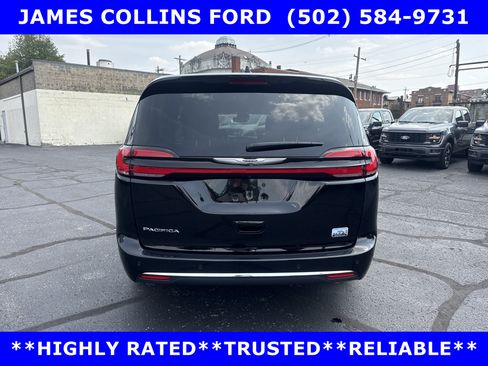 Used 2025 Chrysler Pacifica Select FWD image 8