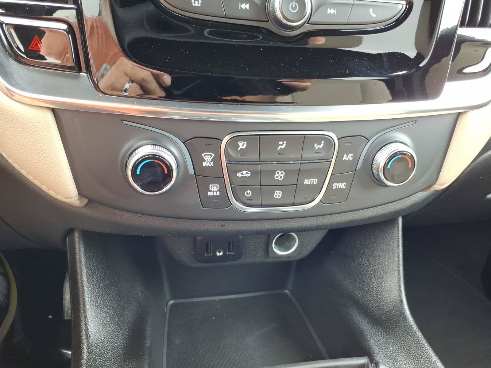 Used 2023 Chevrolet Traverse LS FWD image 19