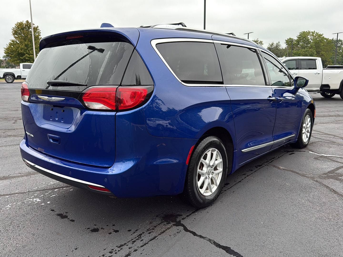 Used 2020 Chrysler Pacifica Touring-L FWD image 5
