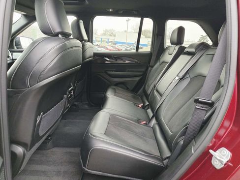 Used 2023 Jeep Grand Cherokee Altitude image 13