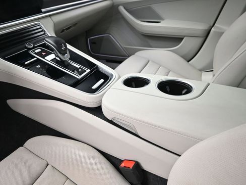 Used 2023 Porsche Panamera 4 Platinum Edition image 22
