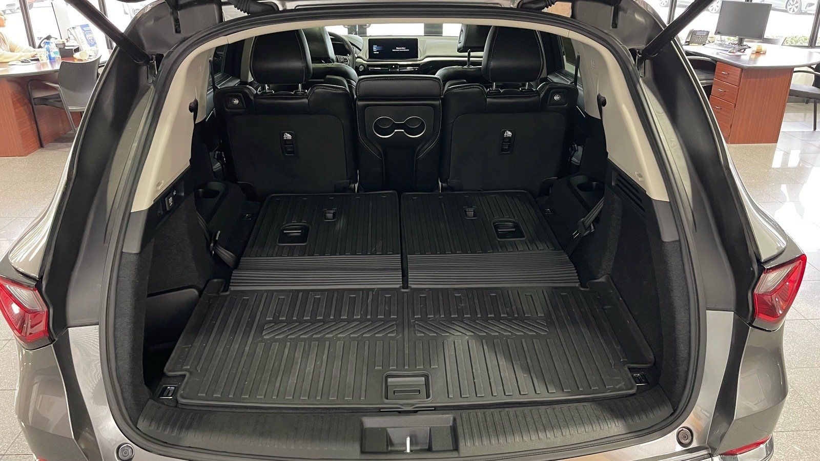 Used 2025 Acura MDX w/ Technology Package FWD image 41