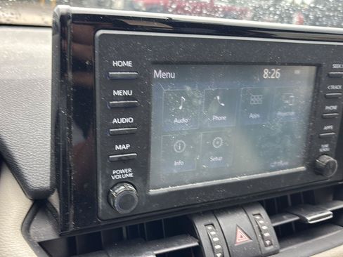 Used 2019 Toyota RAV4 XLE Premium FWD image 17
